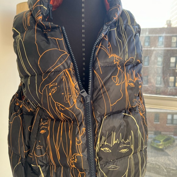 SOSKEN STUDIOS JODY NAVY - PORTRAIT PRINT DOWN VEST - Picture 3 of 5